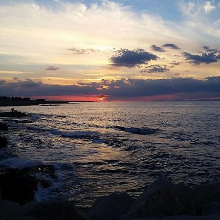 Hotel Mediterraneo Giovinazzo Bagian luar foto