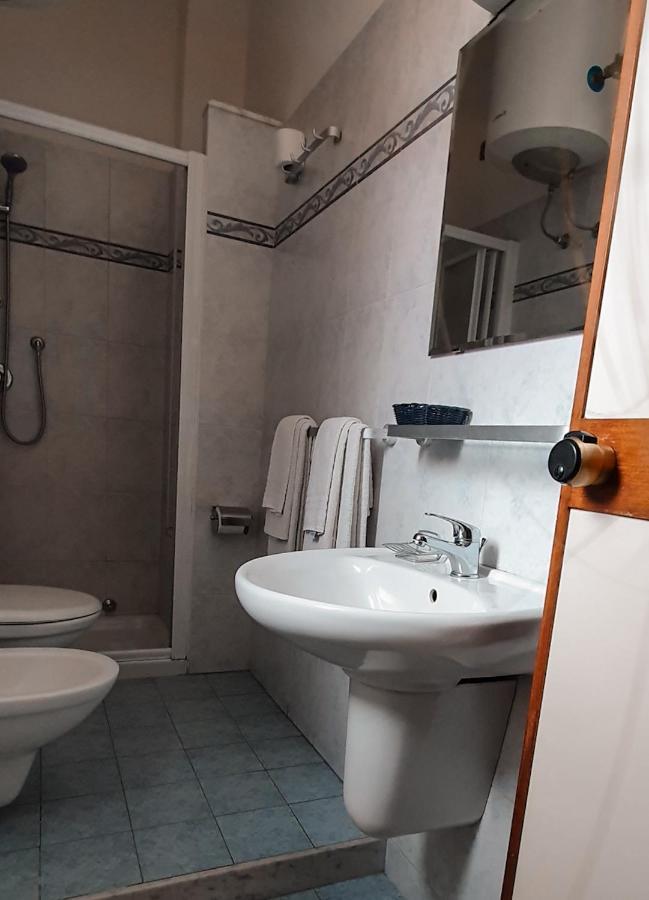 Hotel Mediterraneo Giovinazzo Bagian luar foto
