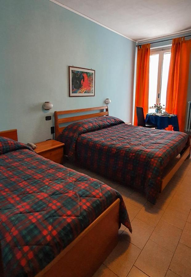 Hotel Mediterraneo Giovinazzo Bagian luar foto