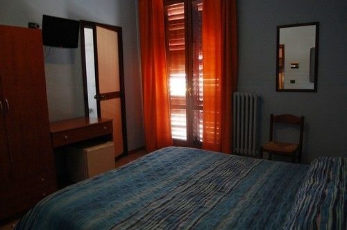 Hotel Mediterraneo Giovinazzo Bagian luar foto
